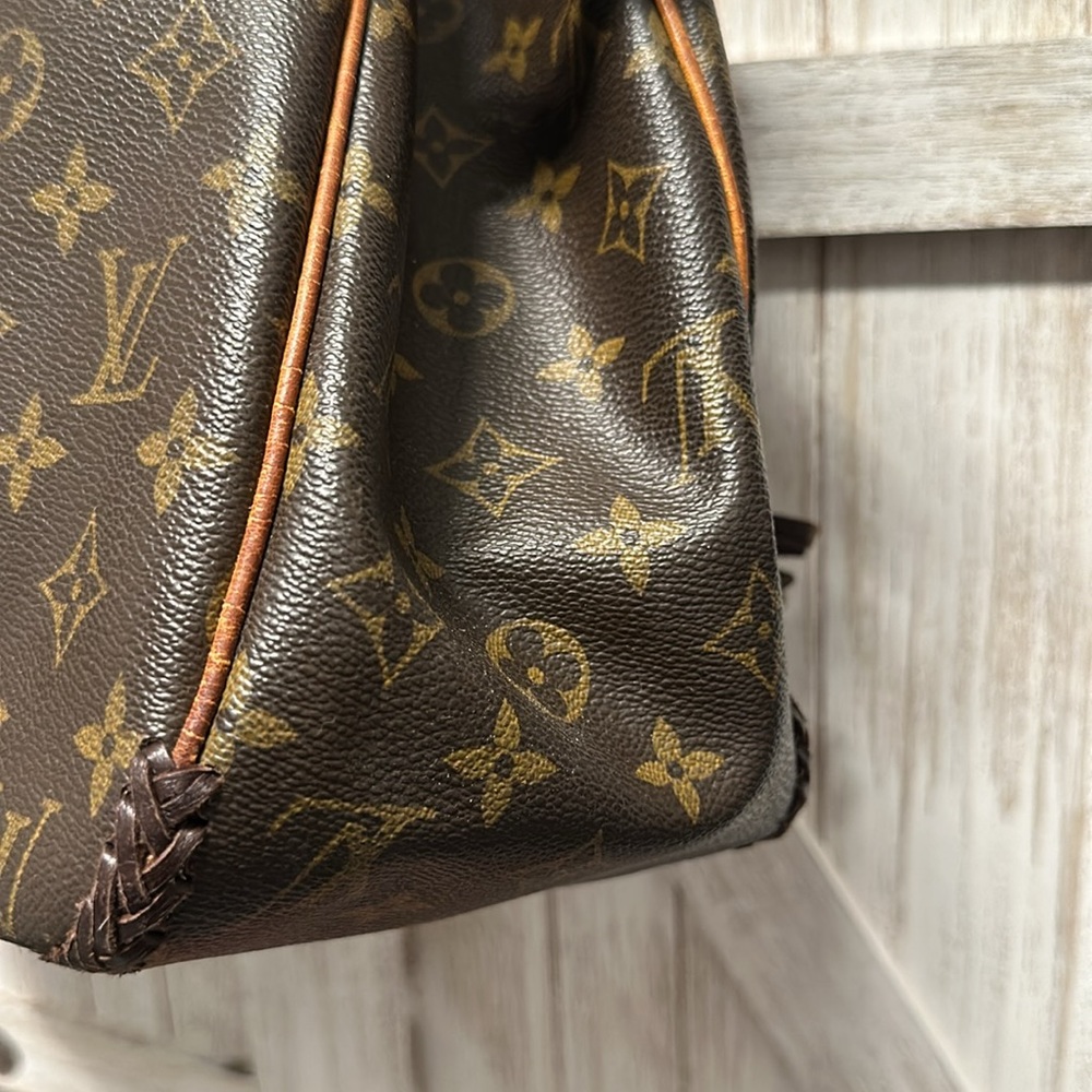 Louis Vuitton Shoulder Bag with Turquoise Accent - Picture 2 of 8